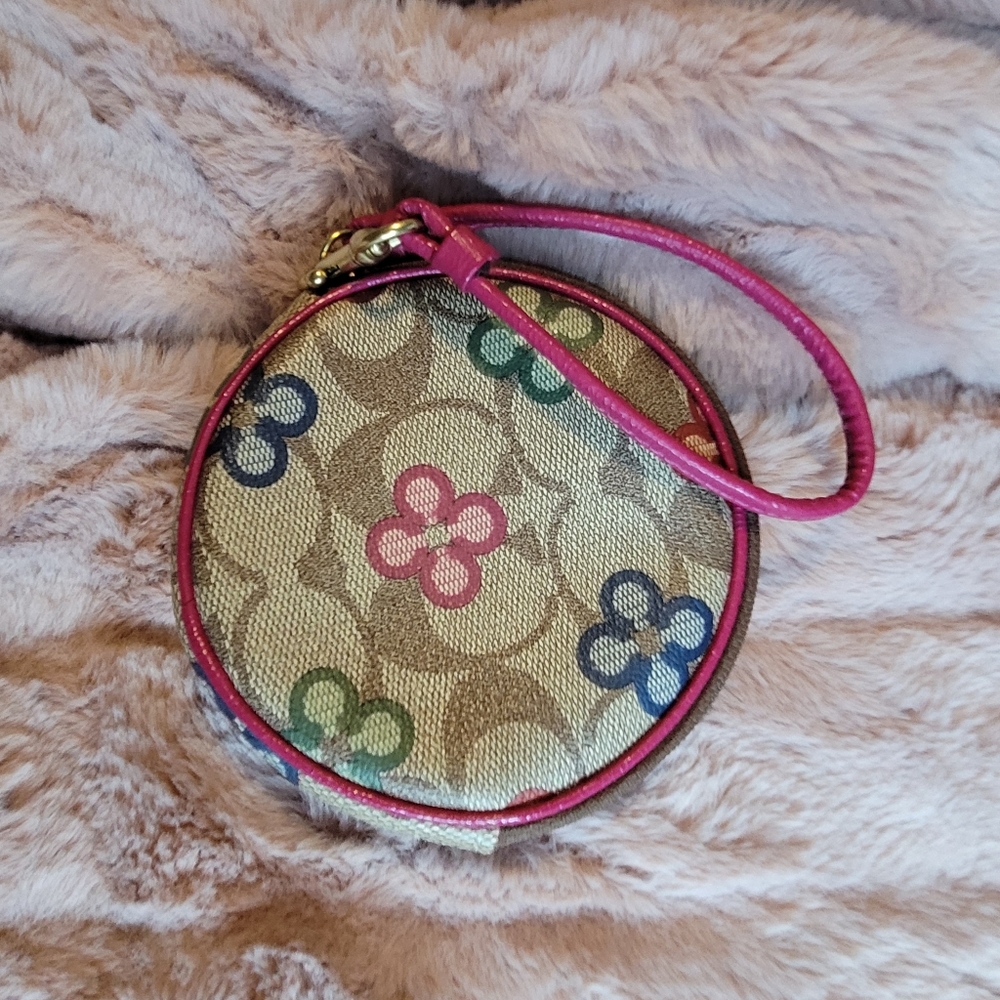 Vintage Coach round wristlet